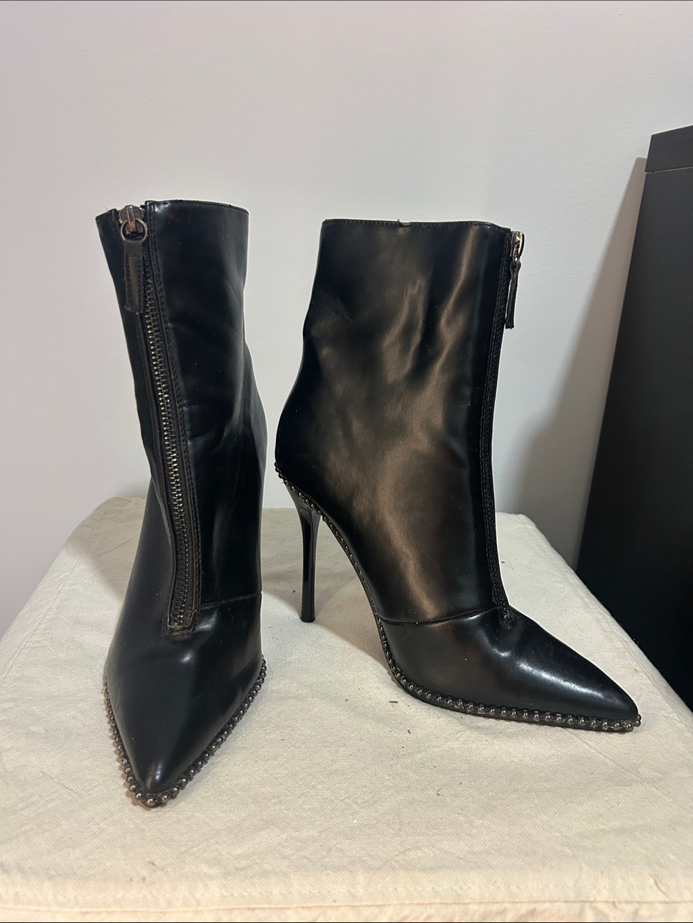 Women's Black Pointed Toe Front-Zip Stiletto Boots